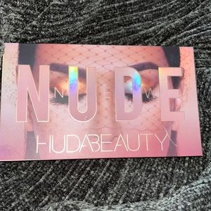 Huda Beauty Nude Palette